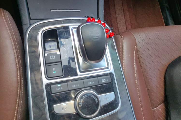 Used BYD Tang New Energy 2015 2.0T Four-Wheel-Drive Flagship Model