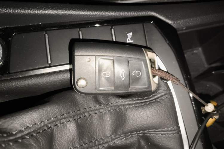 Used Volkswagen Sagitar 2023 300TSI DSG Excellence Edition Vehicle Key