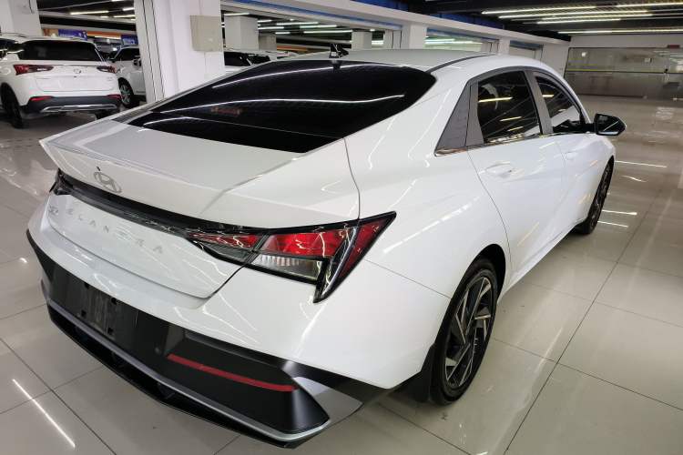 Used Hyundai Elantra 2023 1.5L CVT GLX Elite Edition Rear Right 45 Deg