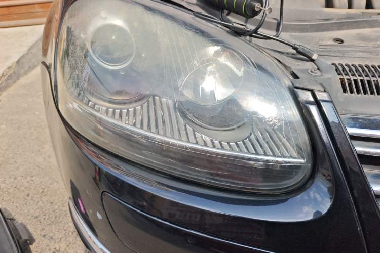 Used Volkswagen Sagitar 2011 1.6L Automatic Comfort Edition Right Front Headlight