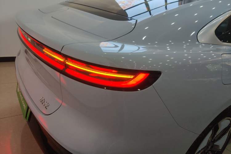 Used VOYAH PASSION 2023 Four-Wheel Drive Long-Range Version Right Rear Taillight