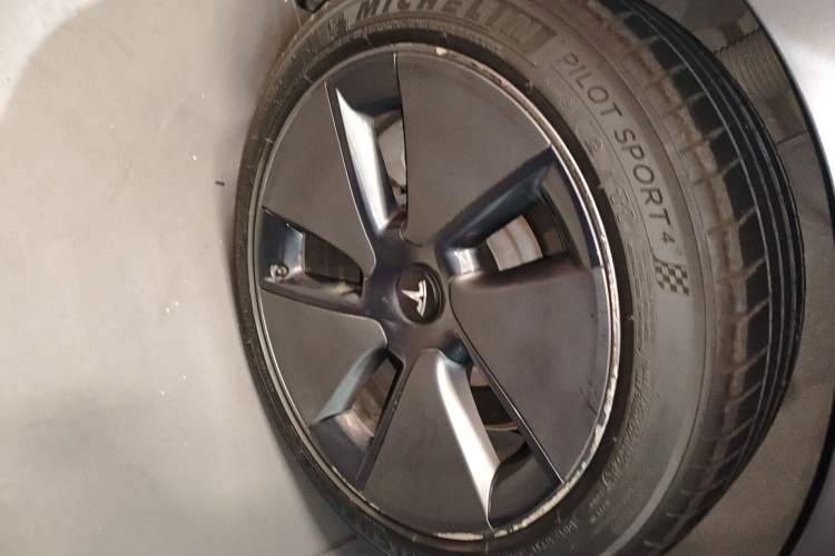 Used Tesla Model 3 2021 Standard Range Rear-Drive Upgraded Version Right Rear Wheel Hub