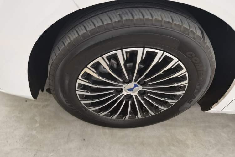 Used Denza D9 2022 DM-i 1040 Prestige Model