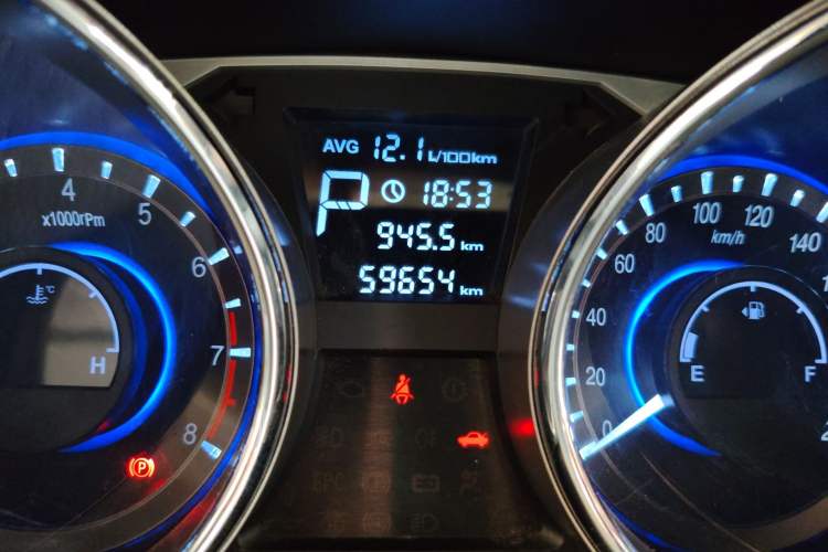 Used JAC Group Refine M2 2013 1.8L Automatic Luxury Smart Model 5 Seats Odometer Close Up