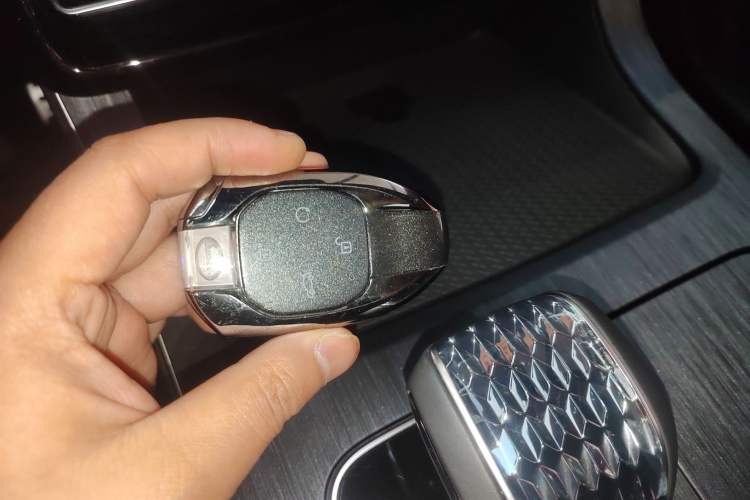 Used GAC Trumpchi GS8 2022 Linghang Series 2.0 TGDI Two-Wheel-Drive Luxury Smart Connectivity Version (7 Seats) Vehicle Key