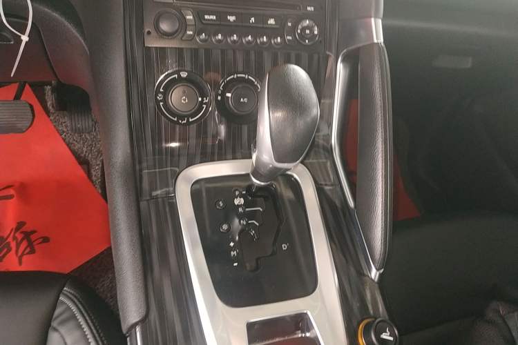 Used Peugeot 3008 2015 2.0L Automatic Classic Edition Gear Lever
