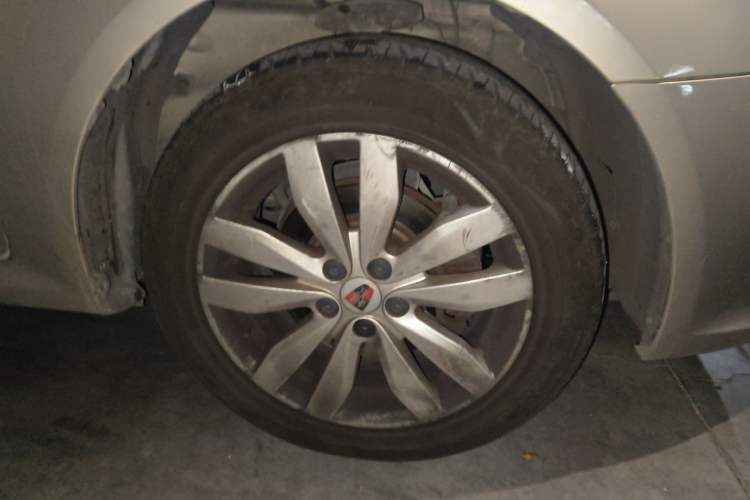 Used Roewe 350 2014 1.5L Automatic Xunda Edition Right Front Wheel Hub