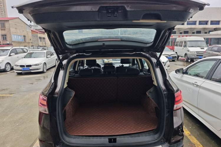 Used Dongfeng Aeolus AX7 2016 2.0L Automatic Zhiyi Trim Trunk