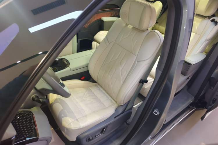 Used Zeekr 009 2024 7-Seater Aisle Version 108 kWh