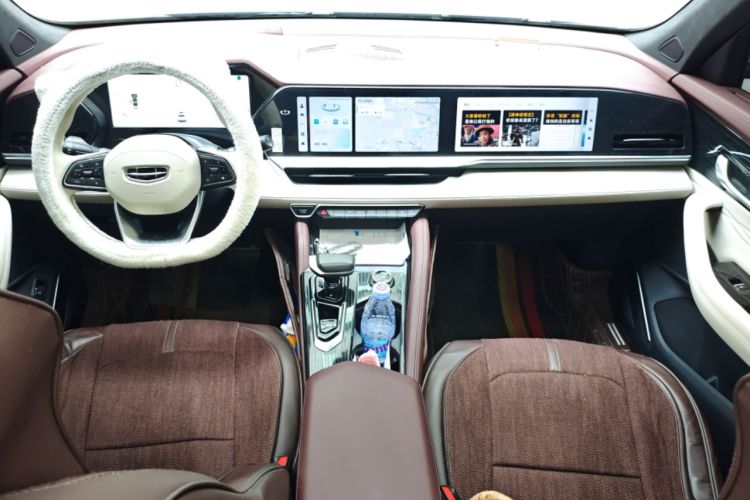 Used Geely Auto Monjaro L 2021 2.0TD DCT EVO Two-Wheel Drive Prestige Version Center Console