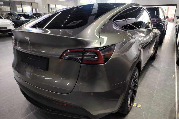 Used Tesla Model Y 2022 Long-Range All-Wheel-Drive Version