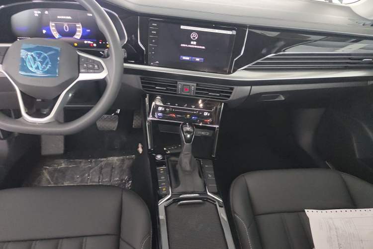 Used Volkswagen Passat New Energy 2025 430 PHEV Hybrid Business Edition Audio And AC Panel