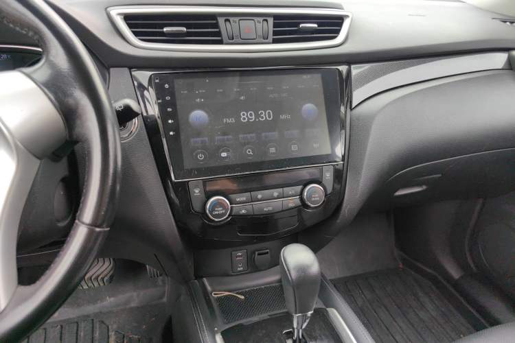 Used Nissan X-Trail 2015 2.5L CVT Leading MAX Edition 4WD Audio And AC Panel