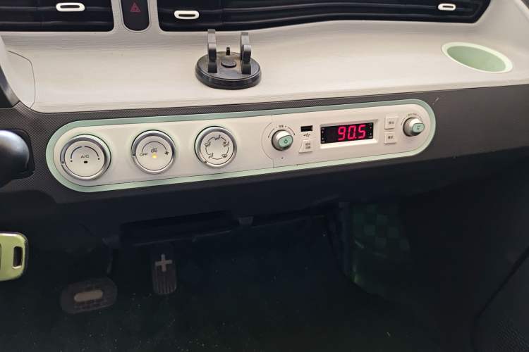 Used Wuling Hongguang MINIEV 2021 Macaron Fashion Edition Lithium-Ion Battery Audio And AC Panel