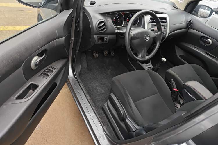 Used Nissan Livina 2015 1.6XE Manual Comfort Edition Driver Seat