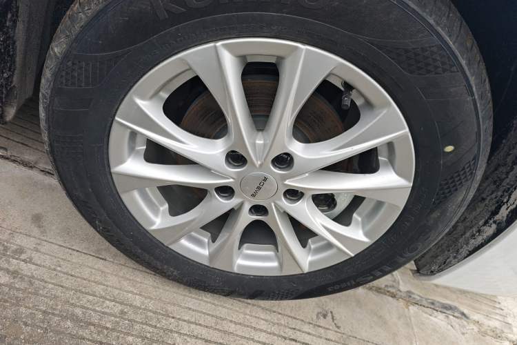 Used Roewe i5 2023 1.5L CVT Luxury Edition Right Front Wheel Hub