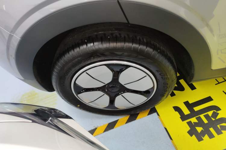 Used Geely Galaxy Geome 2026 Model 310km Youth Edition Right Rear Wheel Hub