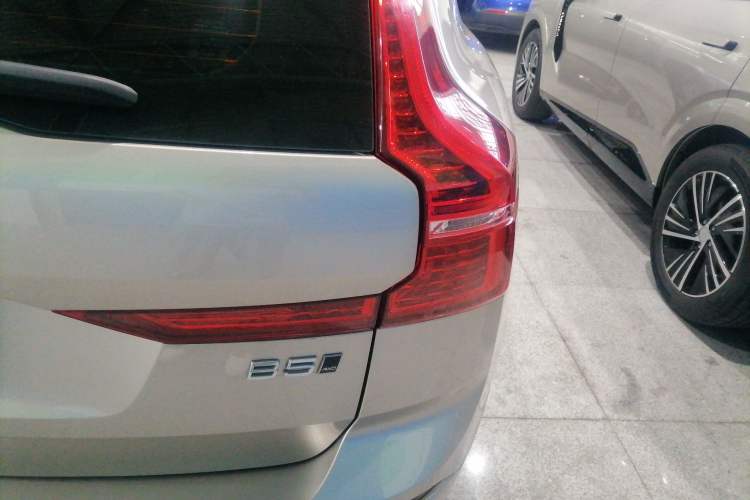 Used Volvo XC60 2023 B5 4x4 Smart Luxury Edition Right Rear Taillight