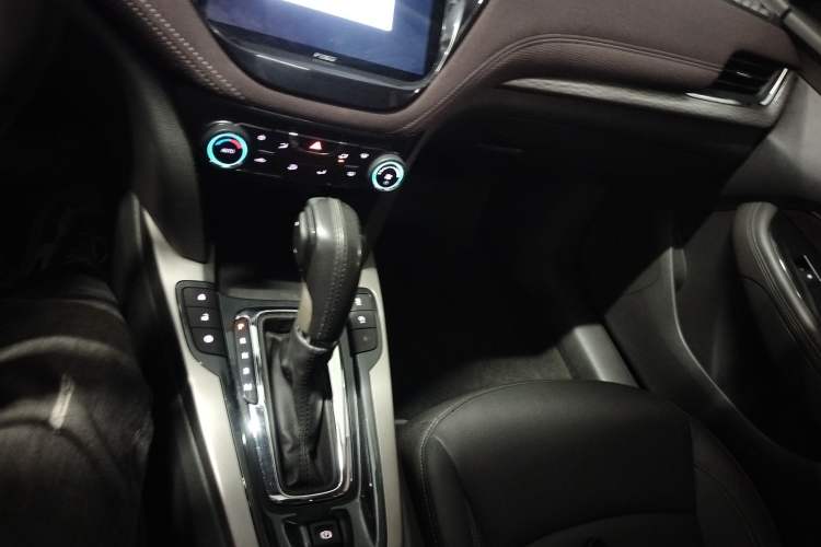 Used Chevrolet Malibu 2018 530T Automatic Fashion Edition Gear Lever