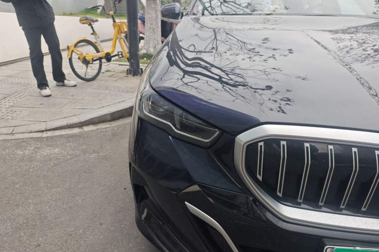 Used BMW i5 2024 eDrive 35L Luxury Model with M Sport Package
