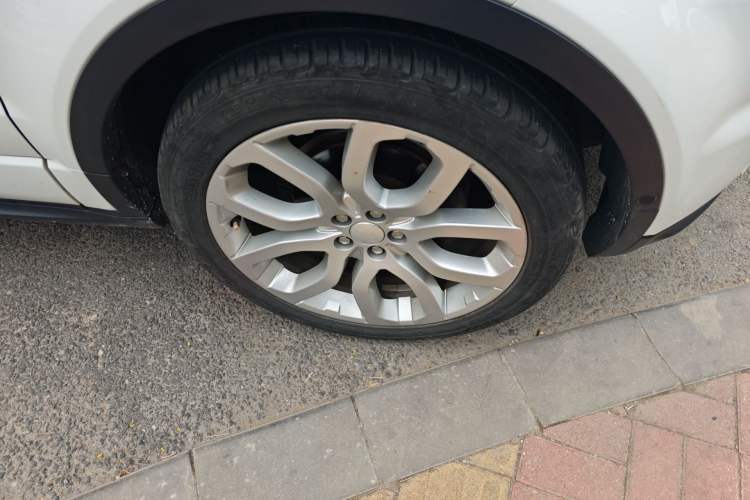 Used Land Rover Range Evoque 2014 2.0T 5-Door Ignite Edition Right Front Wheel Hub