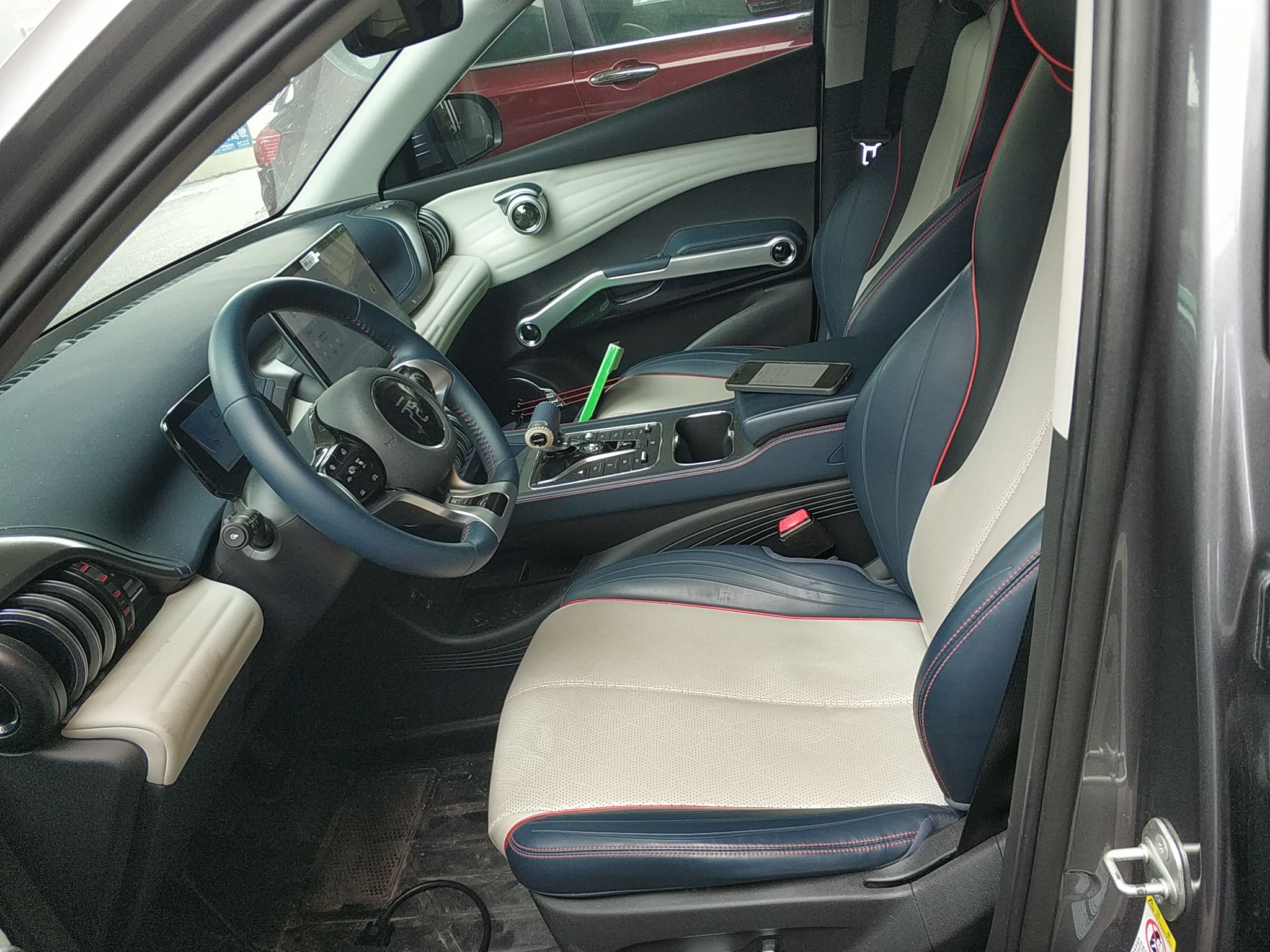 Переднее сиденье в автомобиле