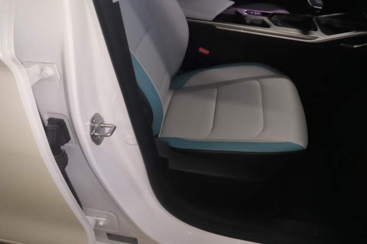 Used Geely Auto Emgrand 2023 4th Generation Champion Edition 1.5L CVT Flagship Model Right Front Seat