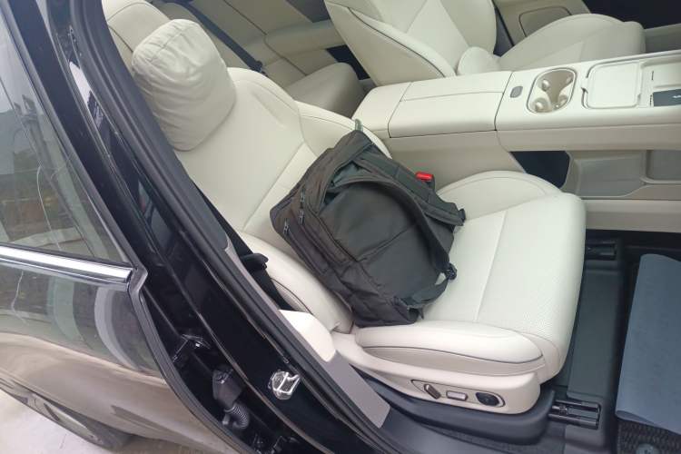 Used Li Auto Li Auto i6 2025 Model Four-Wheel-Drive Standard Type
