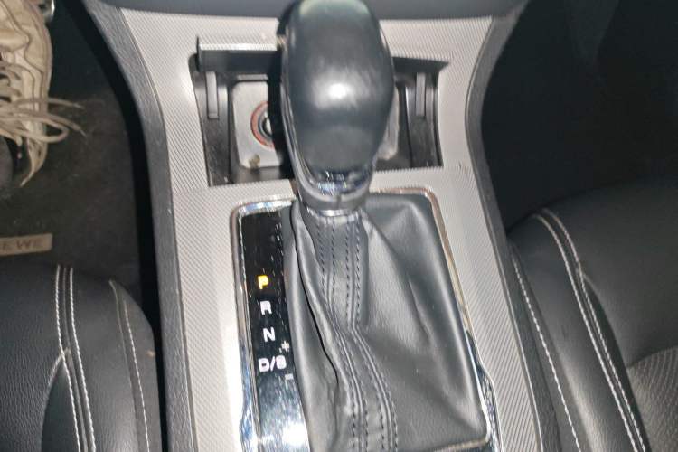 Used Roewe RX5 2016 20T Two-Wheel Drive Automatic Internet Smart Edition
