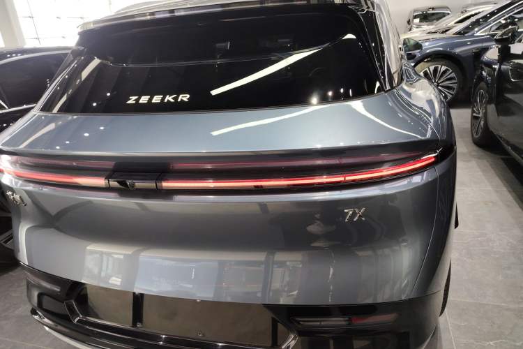 Used Zeekr 7X 2025 100 kWh Long-Range Rear-Wheel Drive with Intelligent Driving Features Rear