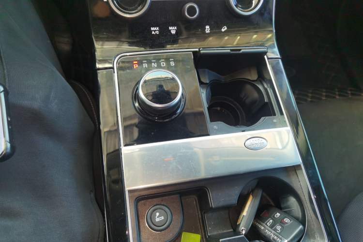 Used Land Rover Range Velar 2019 250 PS