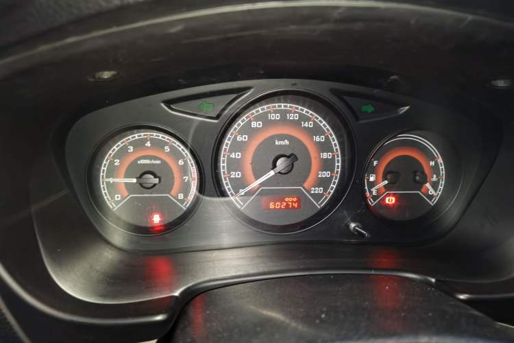 Used Soueast V3 Lingyue 2012 Revised Version 1.5L Manual – Happiness Edition