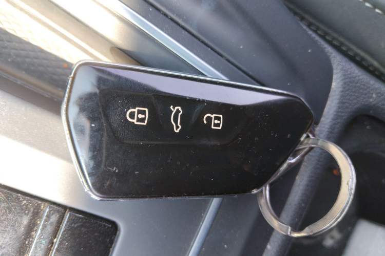 Used Volkswagen Golf 2023 Facelift 280TSI DSG R-Line
