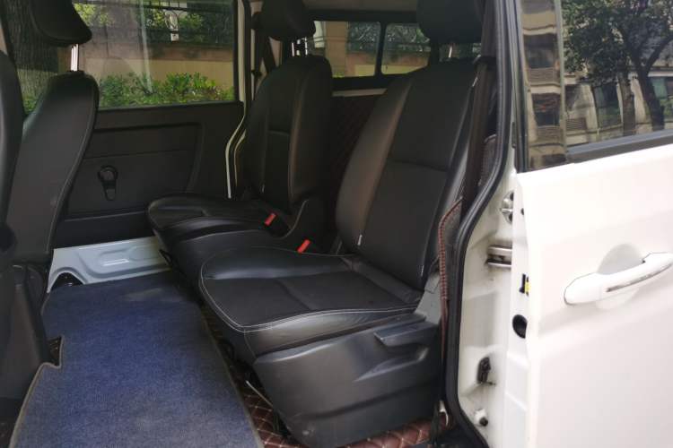 Used Jinbei Gold Hiace 2021 2.0L Passenger Van Travel Lion 7-Seater
