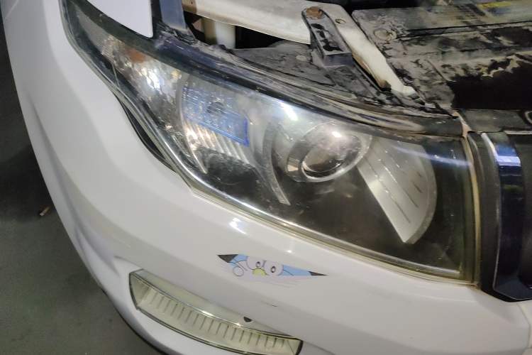 Used GAC Gonow GX6 2015 2.4L Two-Wheel-Drive Flagship Edition Right Front Headlight