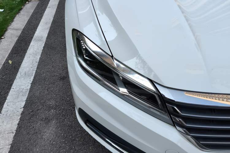 Used Volkswagen Lavida 2018 1.5L Automatic Comfort Edition China V Standard Right Front Headlight