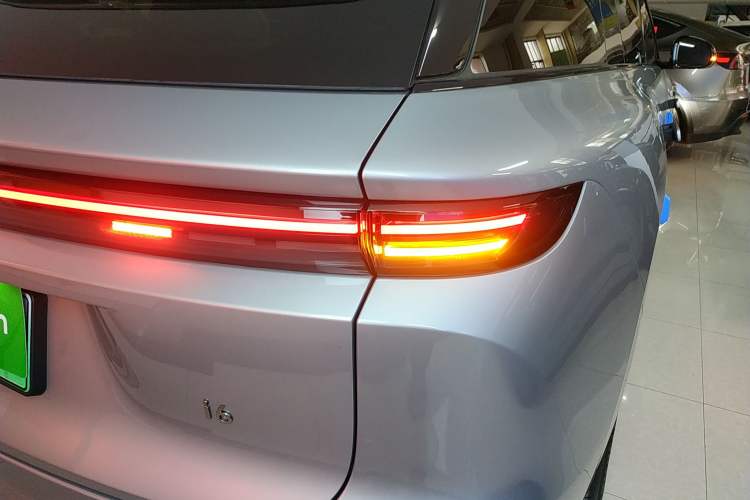 Used Li Auto i6 2025 Model Four-Wheel-Drive Standard Type Right Rear Taillight