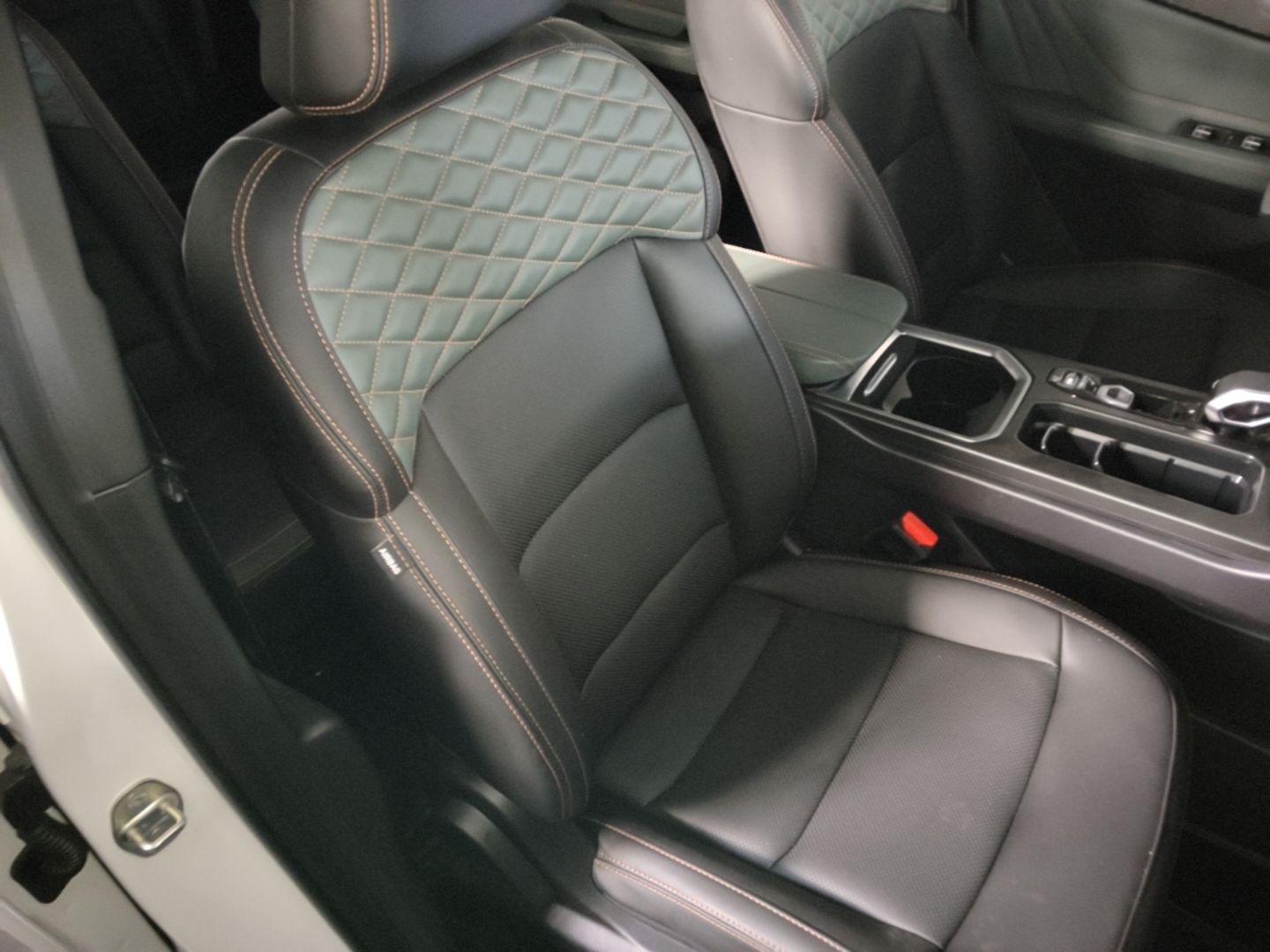 Geely Auto Haoyue L 2023 2.0T DCT Prestige Edition — снимка 19