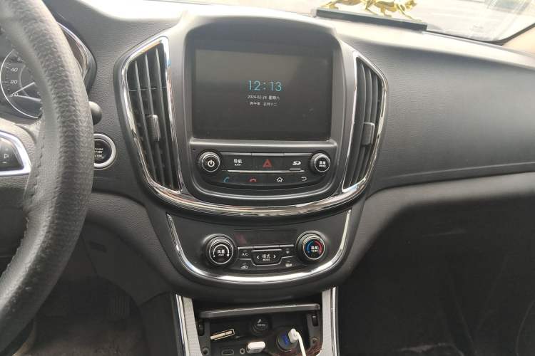 Used Baojun 560 2015 1.8L manual luxury version
