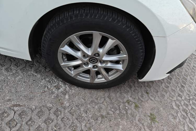 Used Mazda 3 Axela 2016 Sedan 1.5L Automatic Luxury Model
