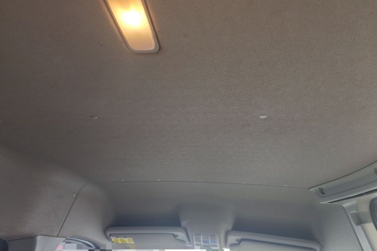 Used SAIC MAXUS Xintu V80 2019 2.5T Classic Model 6-Speed Manual Aotong Long Wheelbase Mid-Height 7-Seater