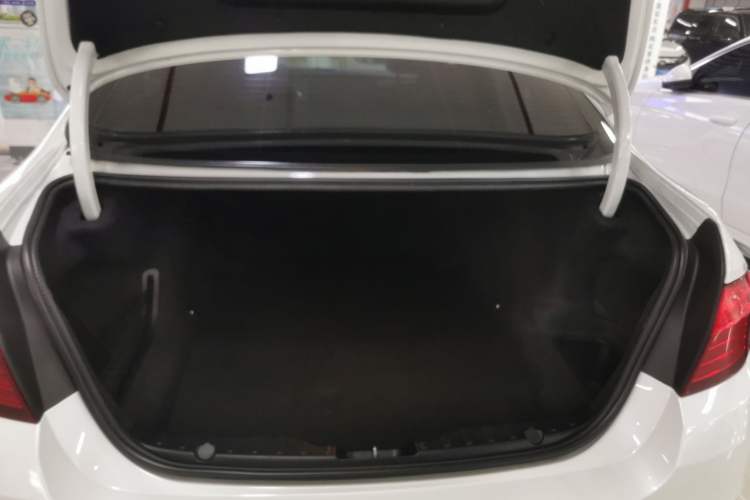 Used BMW 5 Series 2017 525Li Luxury Design Package Trunk