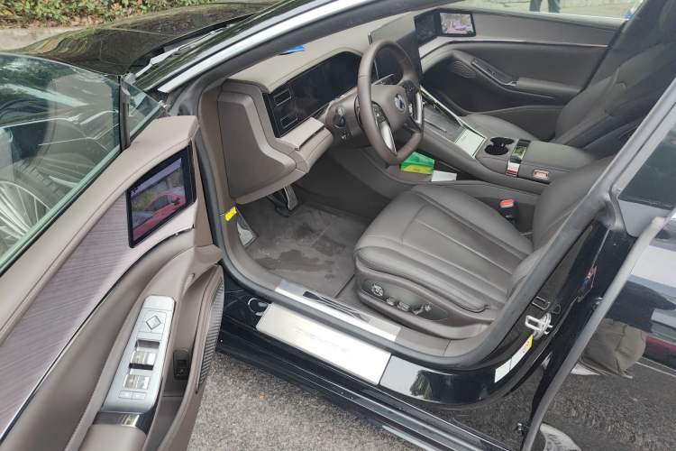 Used Denza Z9 2024 1100 km All-Wheel-Drive Ultra Version