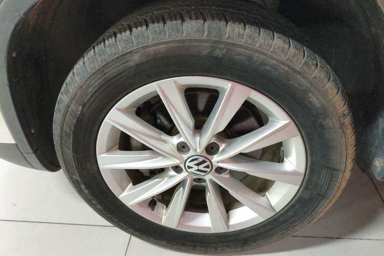 Used Volkswagen Tiguan L 2016 280TSI Automatic Two-Wheel-Drive Silk Road Style Edition
