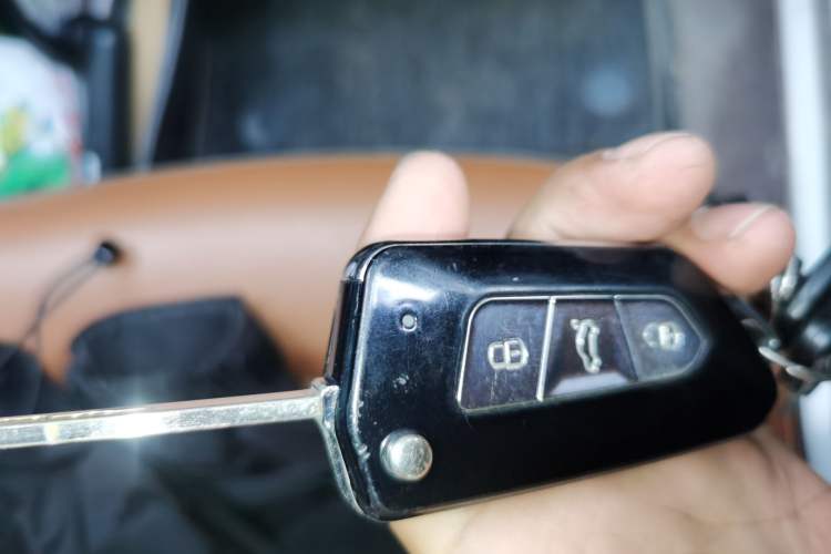 Used CHANGAN OSHAN CX70 2018 Revised Version 1.6L Manual Prestige Edition