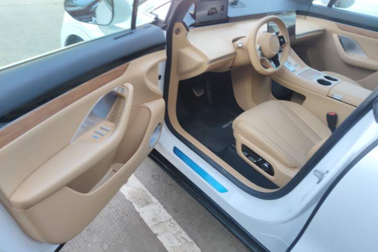 Used Hima Luxeed R7 2025 Extended-Range 251km Pro Driver Seat