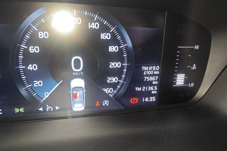 Used Volvo S60 2022 B4 Zhiyi Luxury Edition Odometer Close Up