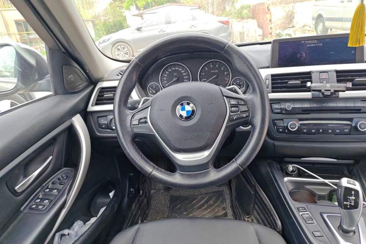 Used BMW 3 Series 2015 320Li Luxury Edition Fashion Model Steering Wheel