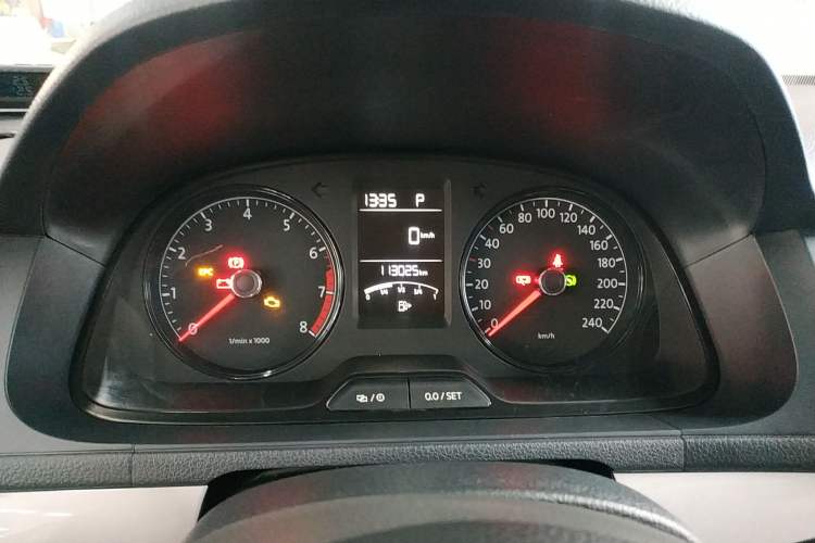 Used Volkswagen Lavida 2013 Revised Classic 1.6L Automatic Fashion Edition Instrument Cluster