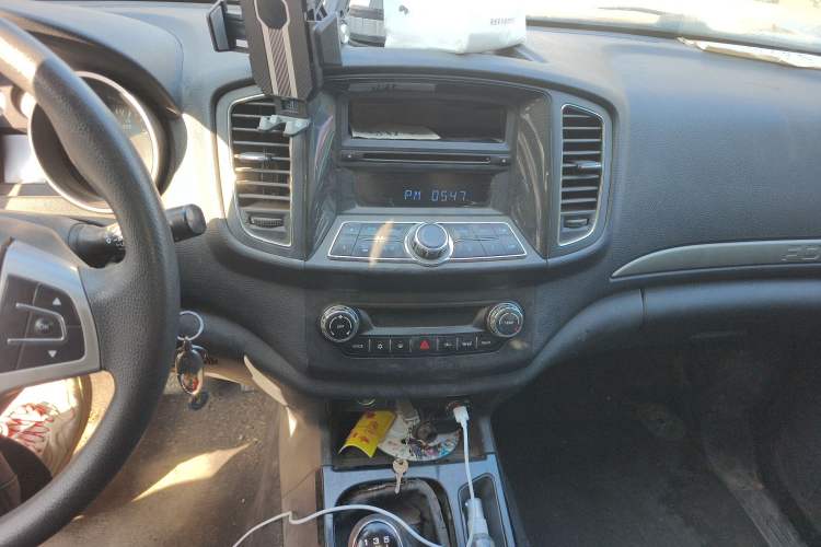 Used Foton Savana 2015 2.0T Manual Two-Wheel Drive Gasoline Luxury Edition 5 Seats